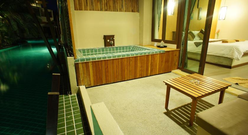 Image of Jacuzzi Pool Access 12