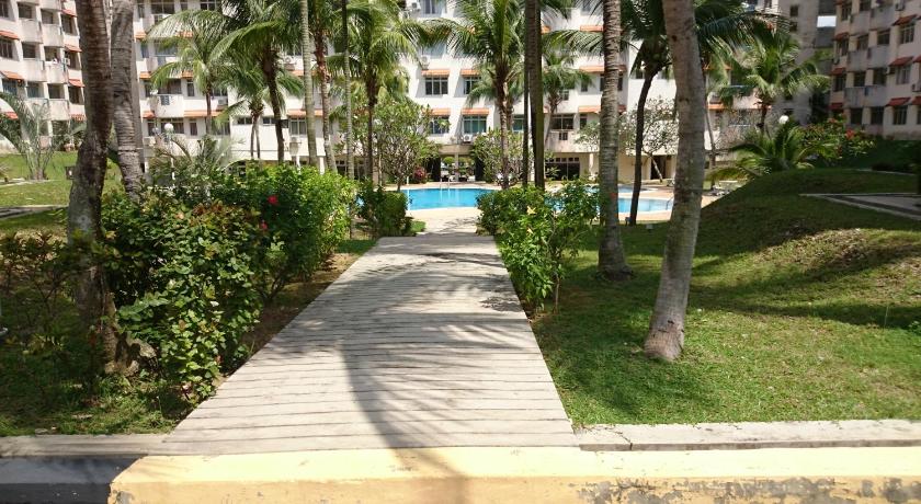 Family Beach Condo PD@Cocobay Resort Condominium - image 4