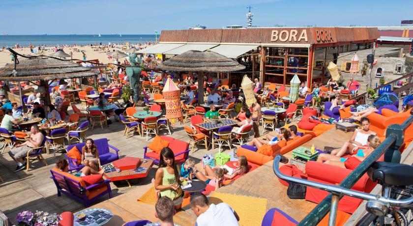 Private top floor, 150 m from the beach! photo