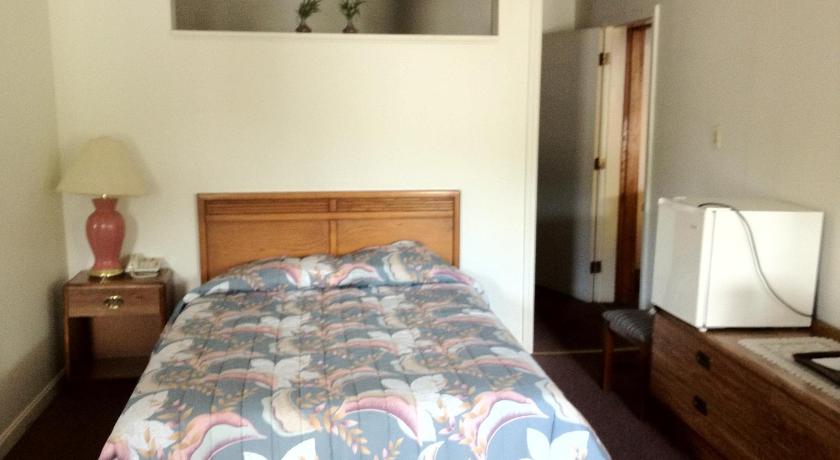 Northern Peaks Motor Inn photo