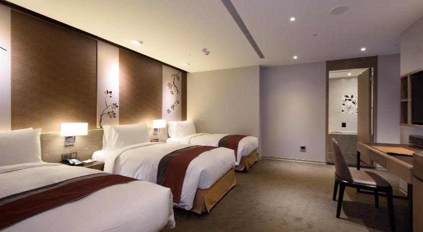 Image of Deluxe Triple Room 6