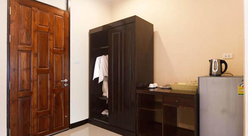 Image of Deluxe Room with Balcony 10