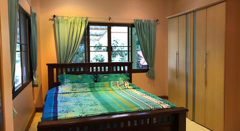 Image of Three-Bedroom House 7