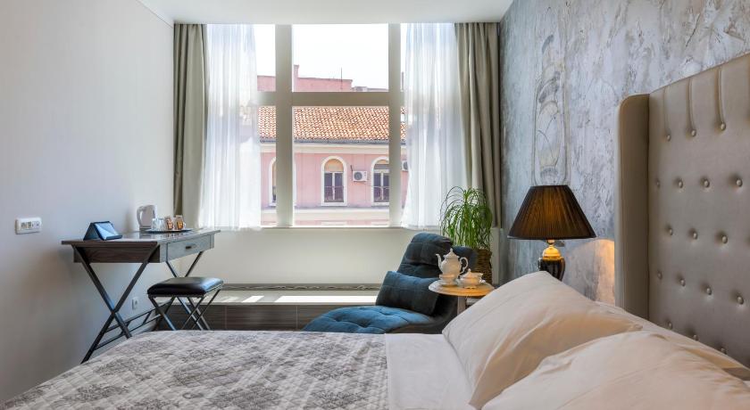 Image of Superior Suite 6