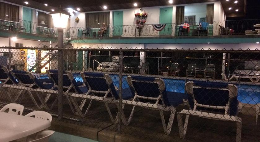 Crystal Sands Motel photo