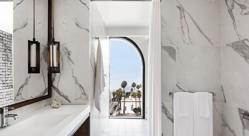 Image of 1 King Studio Suite Platinum 3