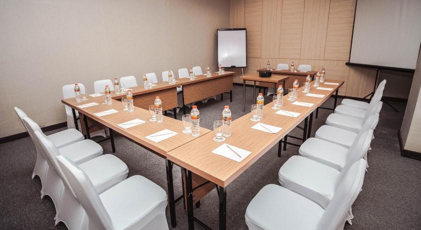 マカッサル Whiz Prime Hotel Sudirman Makassar 3つ星 ホテル 客室