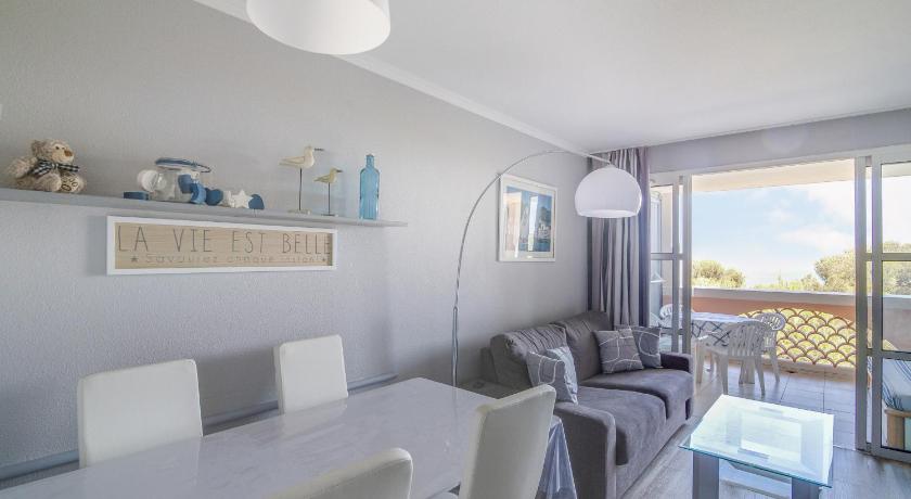 Image of Select One-Bedroom Apartment (4 People) 3