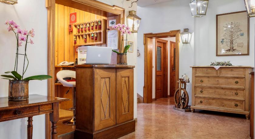Hotel Al Larin photo
