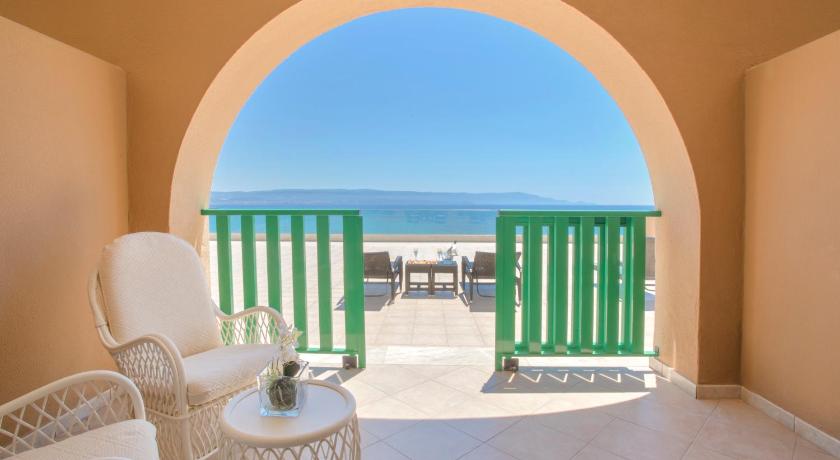 Image of Superior Double or Twin Room with Sea View 14