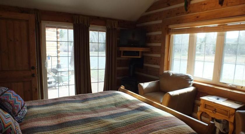 Riverside Meadows Cabins photo