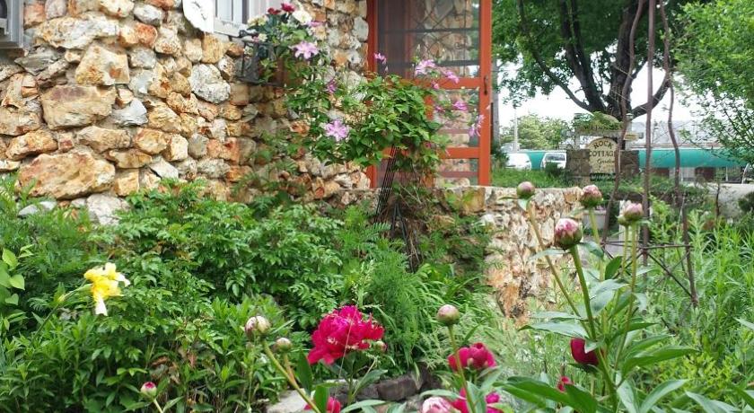 Rock Cottage Gardens B B 10 Eugenia Street Eureka Springs