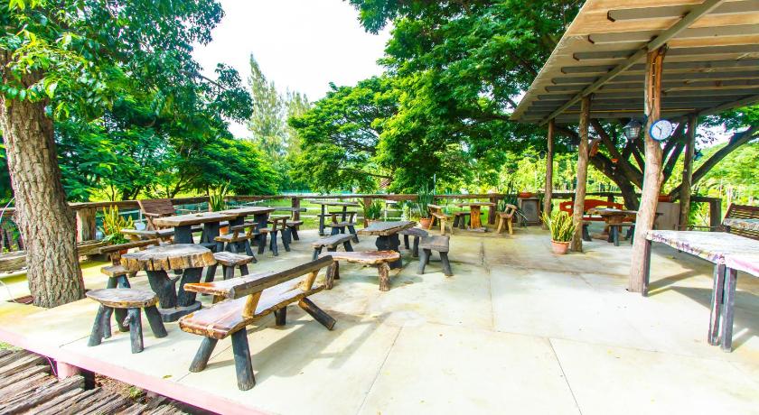 ロッブリー Phutawan Resort 2つ星 ホテル プール