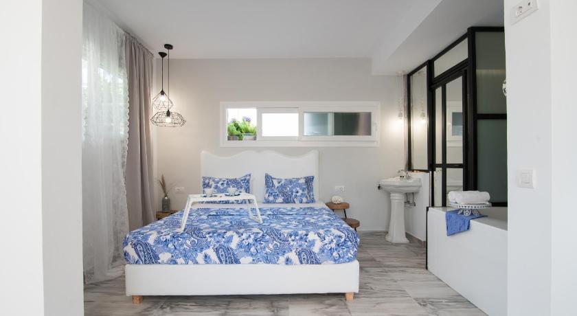 Image of Deluxe Suite With Jacuzzi (up to 3 people) 4