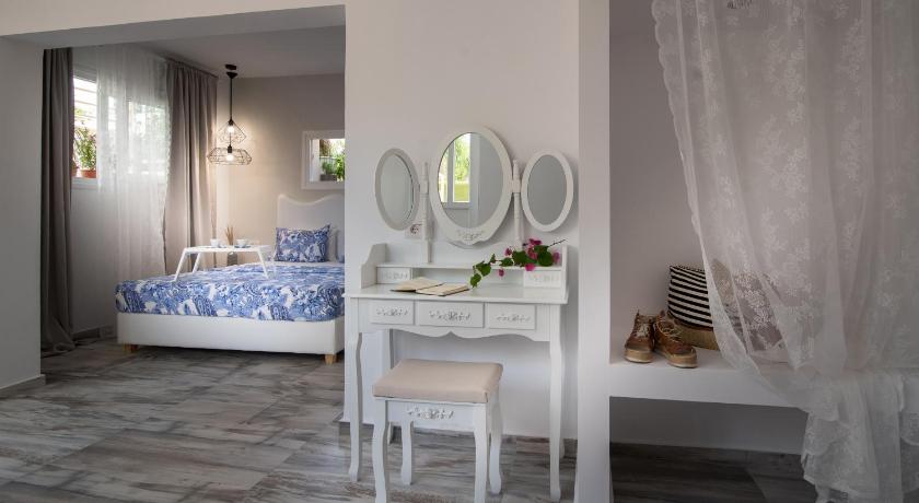 Image of Deluxe Suite With Jacuzzi (up to 3 people) 0