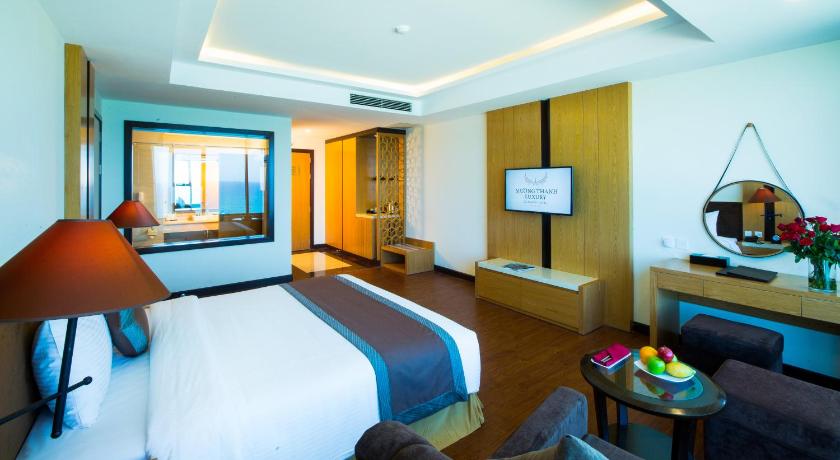 Image of Deluxe King Ocean View 1