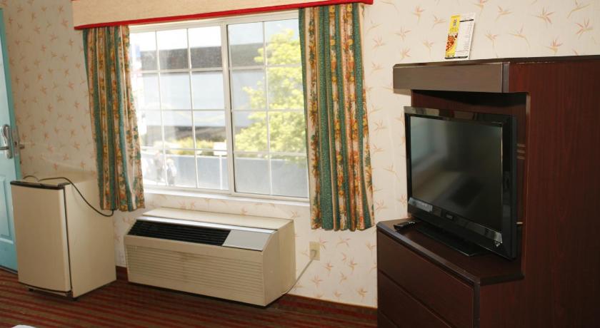 Hollywood Guest Inn photo