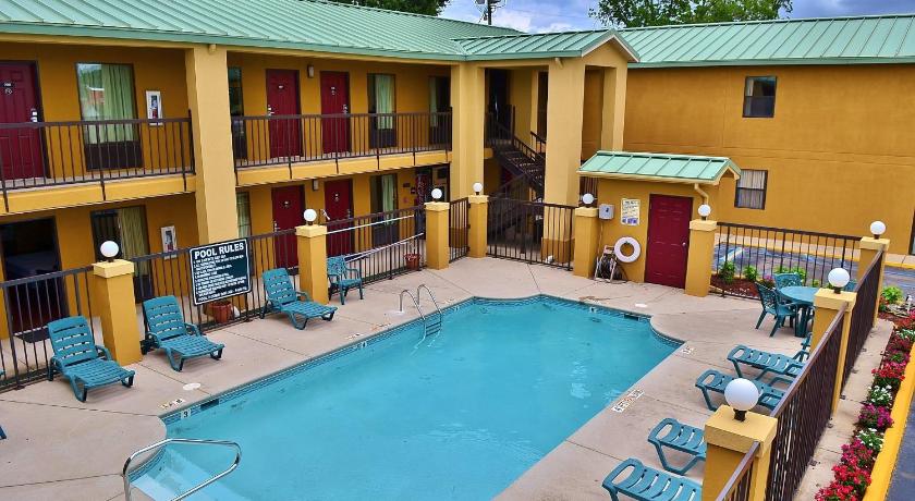 Executive Inn Opp photo