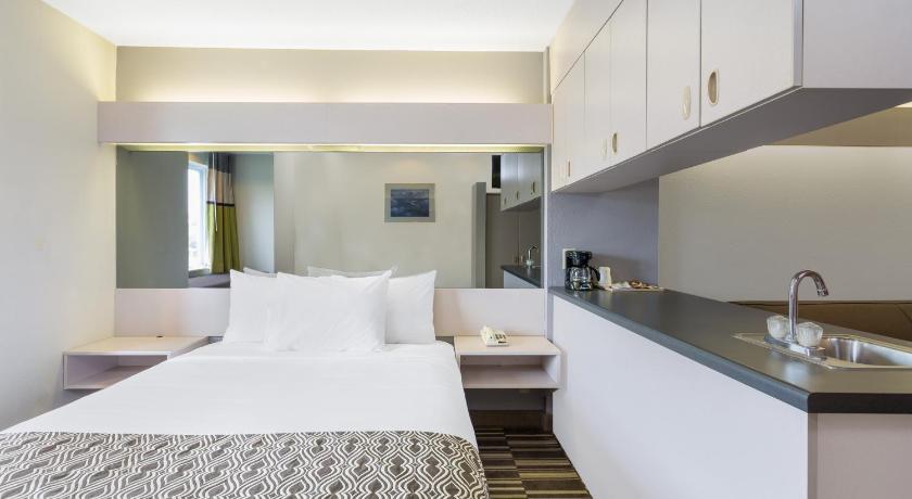 Microtel Inn & Suites by Wyndham Richmond Airport