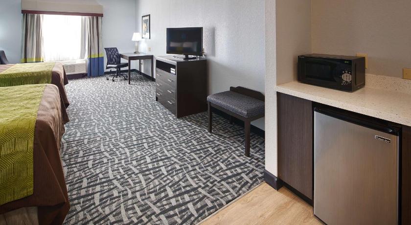 Best Western Plus Lonestar Inn & Suites