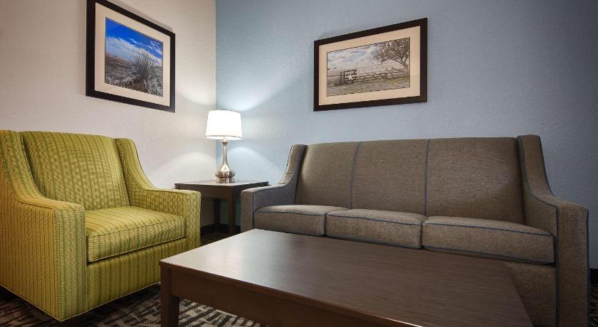 Best Western Plus Lonestar Inn & Suites