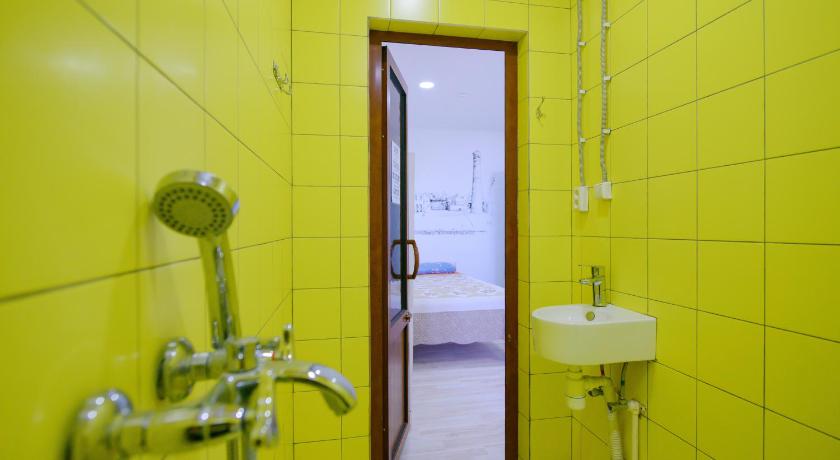 Image of Family Room with Private Bathroom 3