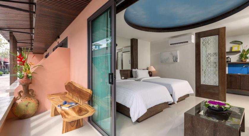 Image of Deluxe Room 8