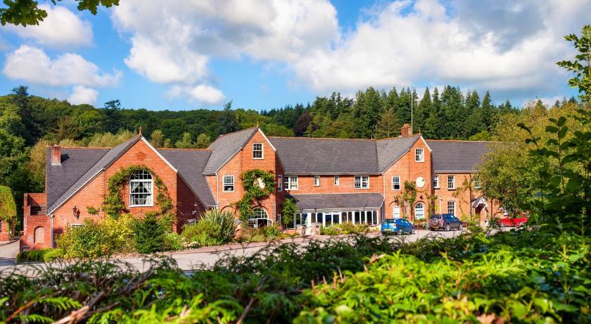 Fox & Hounds Country Hotel