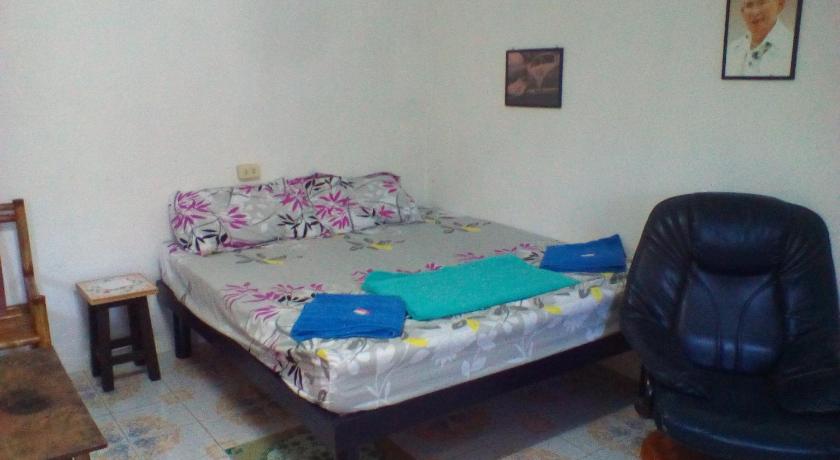 a bedroom with a bed and a desk, Cheap Sleep in Phayao