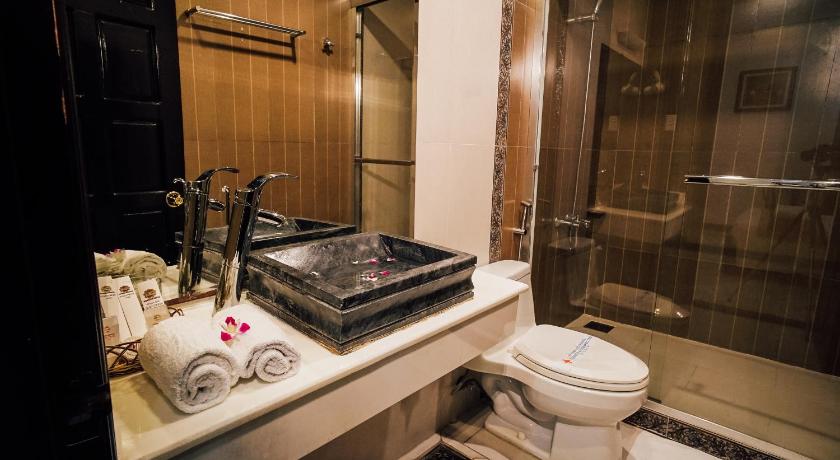 a bathroom with a sink, toilet and a bath tub, Sunflowers Hotel in Ho Chi Minh City