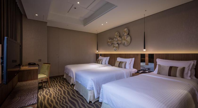 Image of Superior Triple Room with City View 4