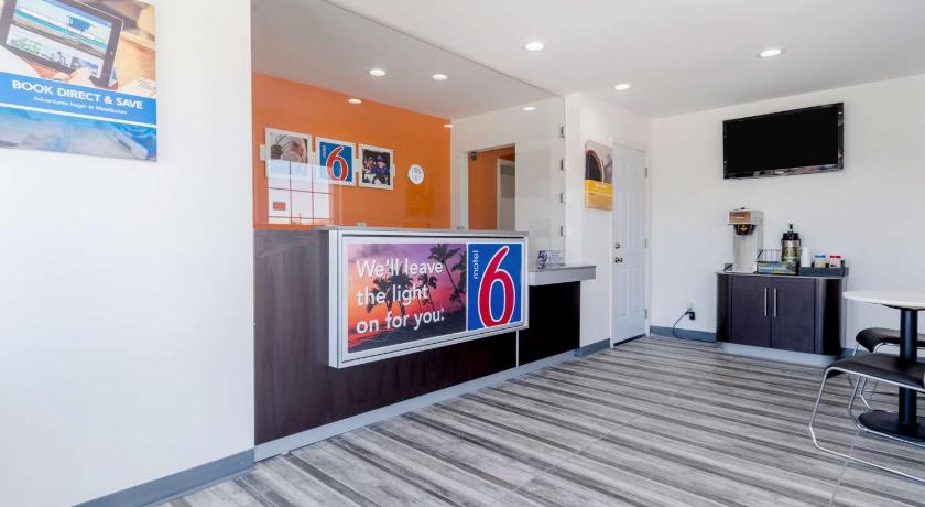 Motel 6-Barstow, CA - Route 66 photo