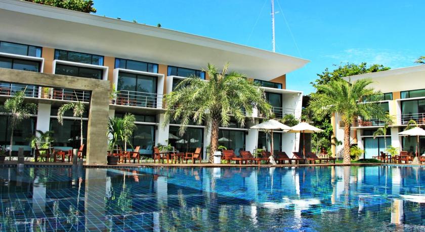 a large swimming pool in a hotel room, Bundhaya Resort in Ko Lipe