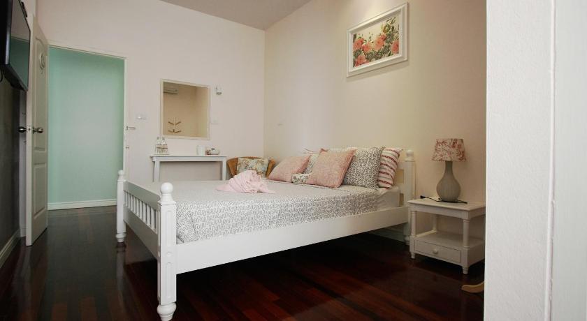 Image of Standard Queen Room 1