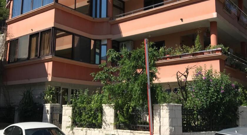 Apartments Zvicer - Milica — Hotel in Budva