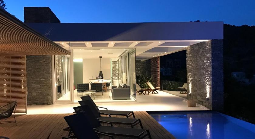 A - Luxury Villas photo