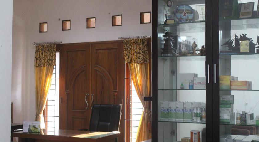 Image of Four-Bedroom House 14