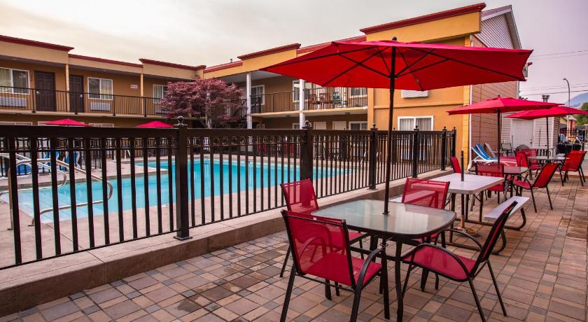 Sahara Courtyard Inn Penticton photo