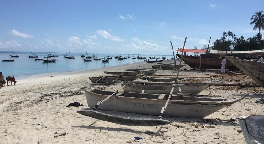 Kibanda Lodge and Beach Club photo