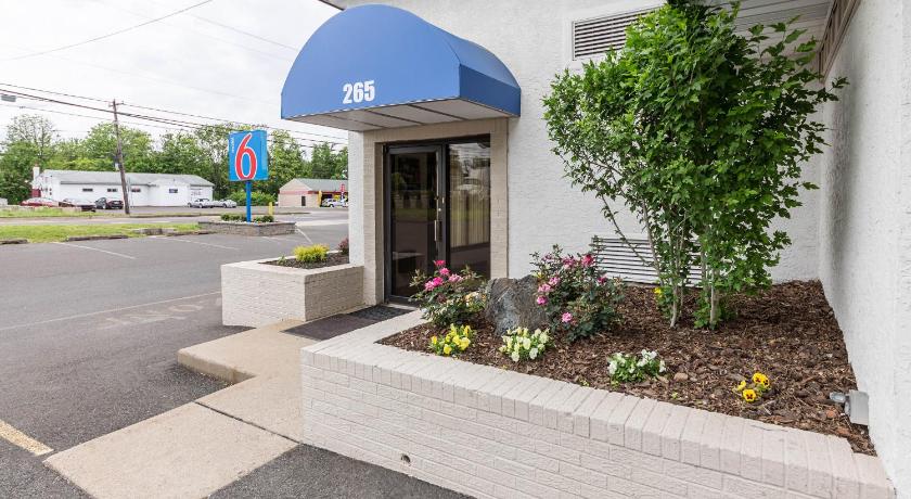 Motel 6-Warminster, PA