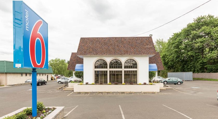 Motel 6-Warminster, PA