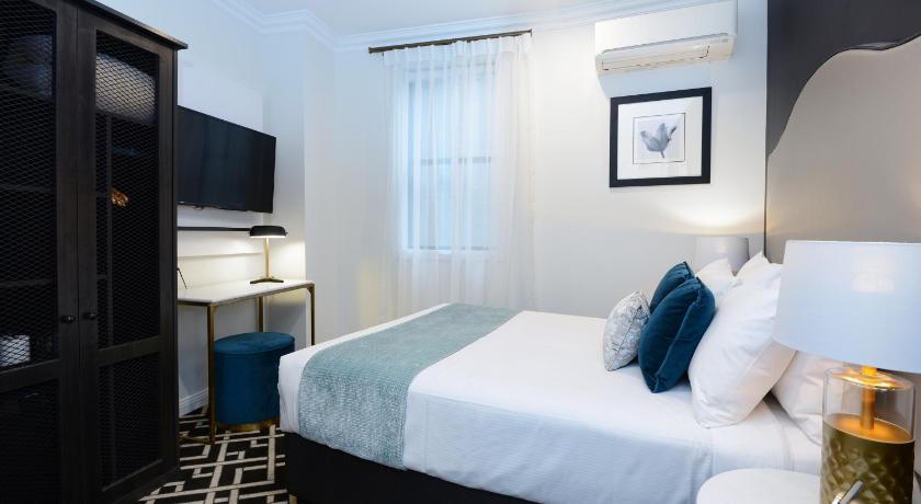 Image of Queen Room 1