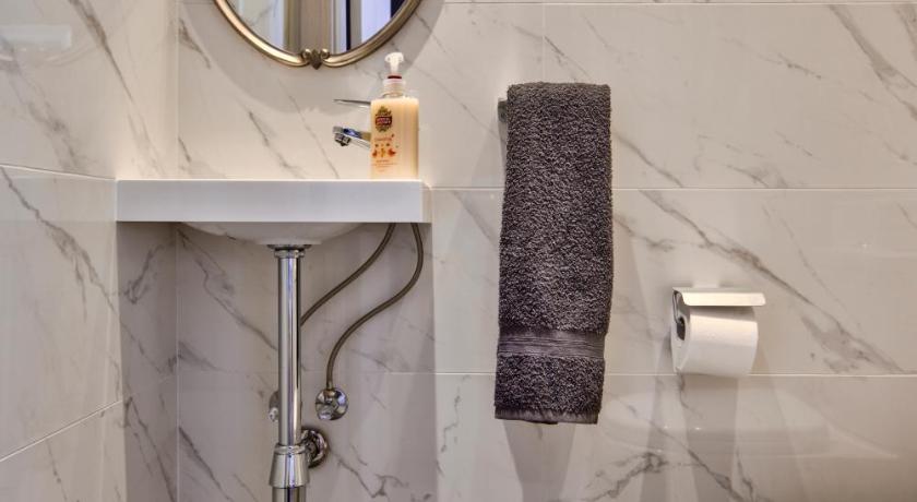 Amazing 4-bedroom Sliema Town House with Jacuzzi photo