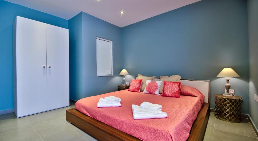 Amazing 4-bedroom Sliema Town House with Jacuzzi photo