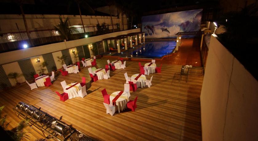 Dolphin Hotel - image 7