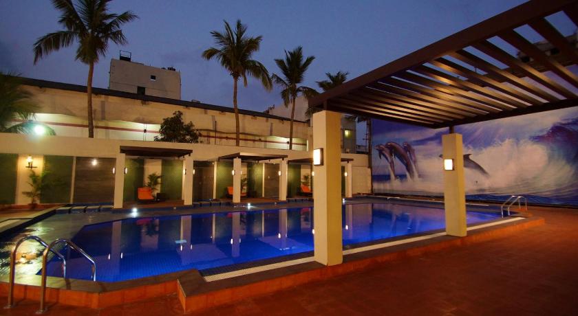Dolphin Hotel - image 12