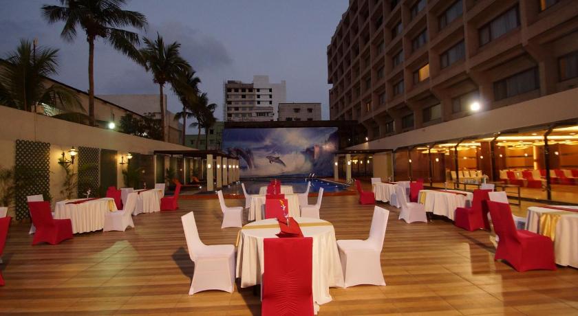 Dolphin Hotel - image 4