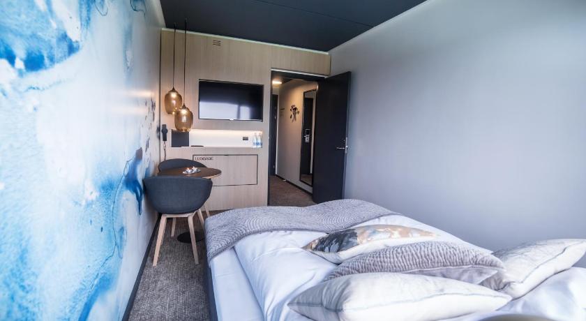 Image of Small Standard Plus Room 3