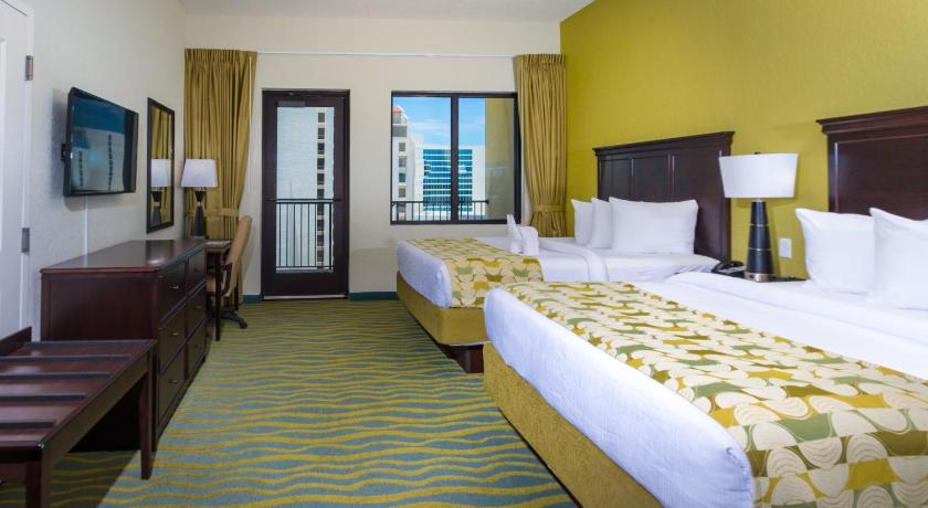 Image of Queen Room with Two Queen Beds - City and Harbor View 0
