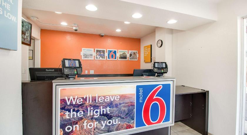 Motel 6-Phoenix, AZ - East